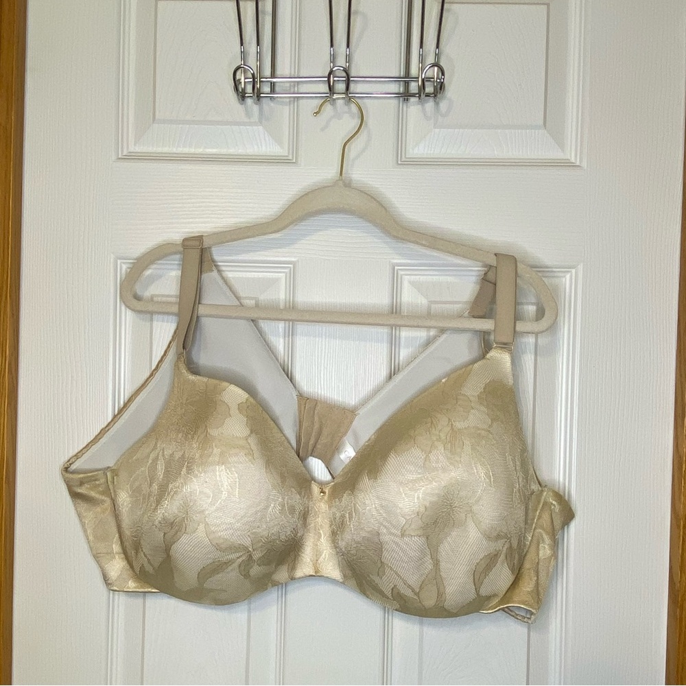 Lane Bryant lightly lined balconette, back smoothing bra. Size 50DD